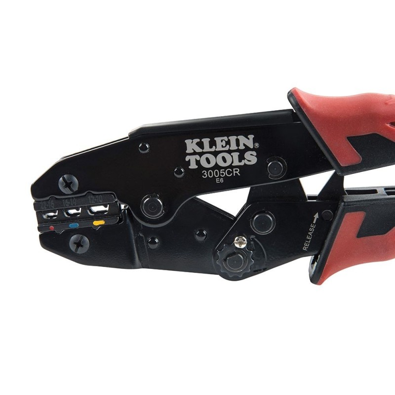 Pinza ponchadora Klein Tools, 10-22 AWG, para terminales con aislamiento